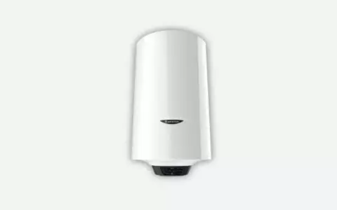 Scaldabagno elettrico Ariston bianco, ideale per chi vuole passare da scaldabagno a gas a elettrico.