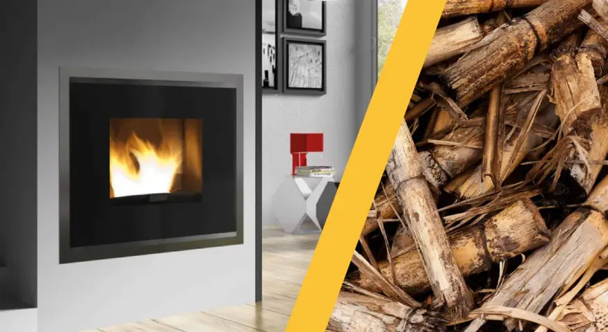 Una moderna stufa idro con fiamme vive accanto a un mucchio di biomassa legnosa, pronta per un riscaldamento ecologico.