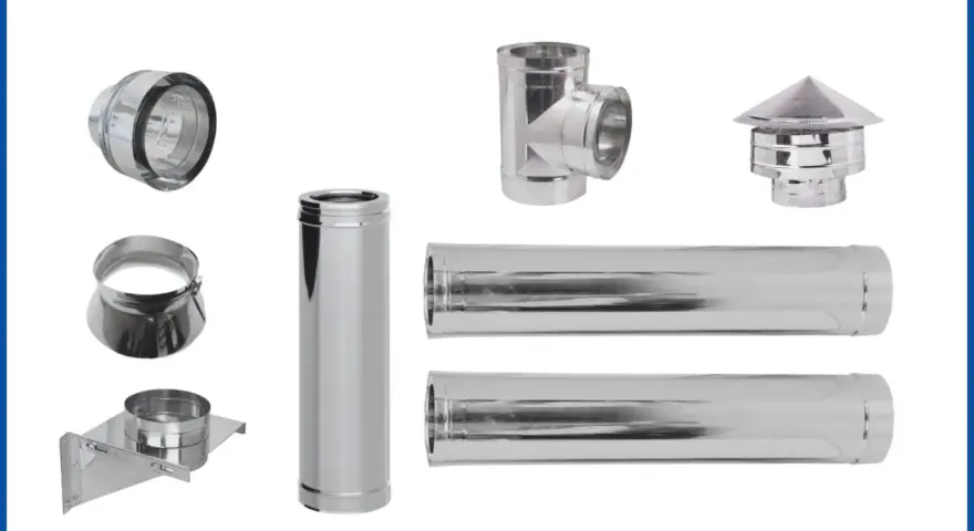 Componenti per il tiraggio stufa a pellet: tubi, curve, cappello e staffa a muro in acciaio inox lucido.