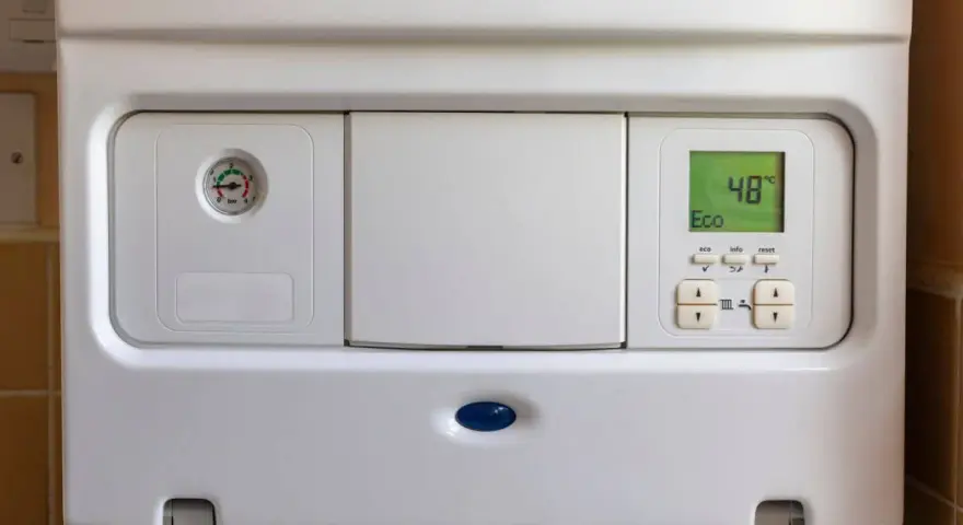 Scaldabagno Sylber non si accende. Il display mostra 48°C in modalità Eco, ma il manometro indica pressione bassa.